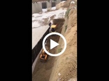 小型挖掘机开沟施工视频